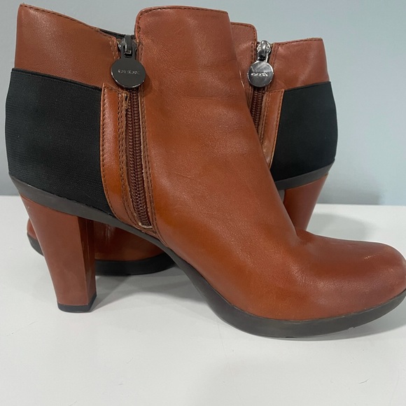 Women’s Geox Respira size 10 Italian patent zipper bootie - Picture 5 of 9